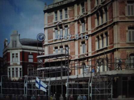 Outside of compromises being made to the graphical quality of the games when using SimulView, the PlayStation 3D Display adds more unwanted artifacts on images before they shown. Scanlines give the appearance of a lower resolution presentation in native 720p titles (left), while the banding present at the top of the screen can be rather distracting (right).