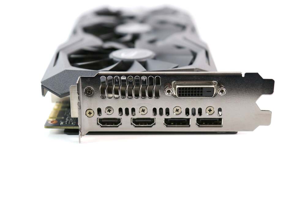 The revised port arrangement is pretty neat - it means you can connect Oculus Rift and a UHD TV simultaneously