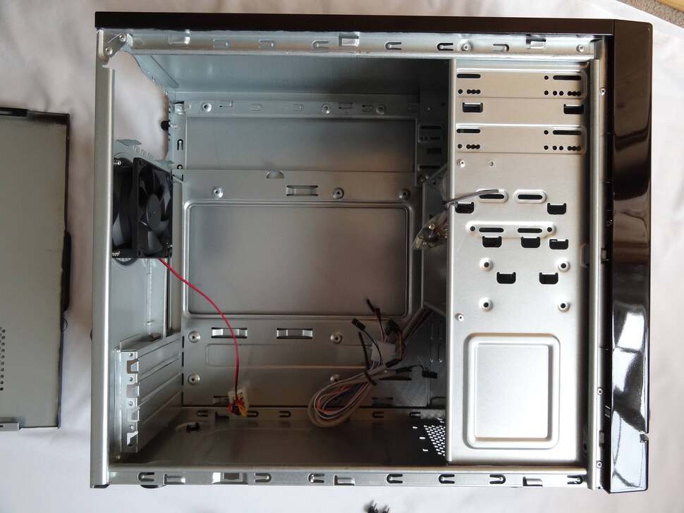 A blank canvas to start with. The case is surprisingly sturdy for the price, and roomy enough to fit all our components. The sharp edges you usually associate with budget solutions like this are kept to a minimum too, which is a plus