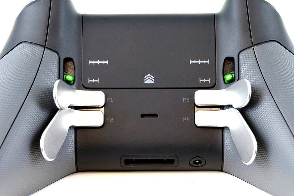 Here’s a look at the removable paddles on the Elite controller. There are four of them in total, though they don’t all need to be hooked up at the same time. We preferred just to use the top two when playing shooting and racing games