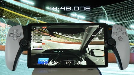 Filming PlayStation Portal (left) in Gran Turismo 7 up against the HDMI feed from PS5, displayed on an LG CX. There's around four to five frames of extra lag. Meanwhile, the vintage 2012 Wii U GamePad has no additional latency whatsoever. Portal can be used in more places, but Wii U's direct link and bespoke design clearly has big benefits.