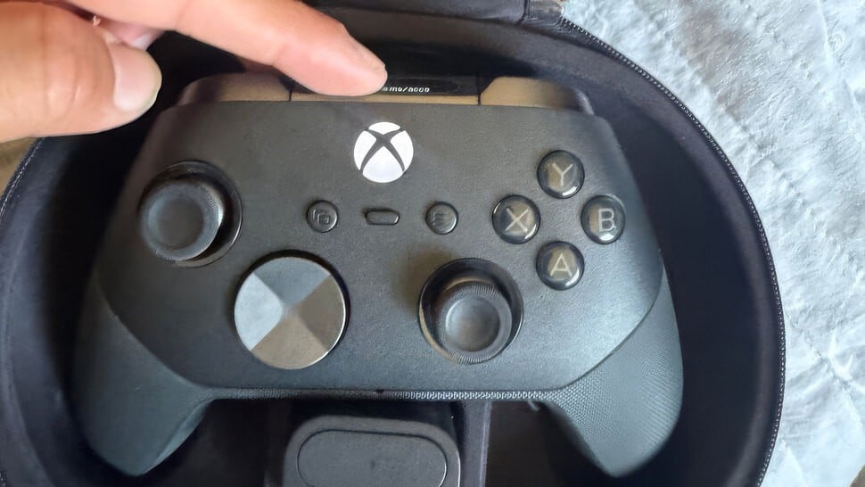 Xbox Elite Series 3 controller appears in leaked photos