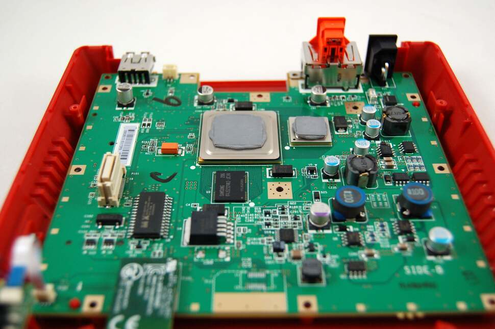 Short of stripping back the heatspreaders and potentially nerfing the unit there's little more to see. Nintendo doesn't muck about with its thermal paste does it? There's so much here we wonder just how effective it is in conducting heat