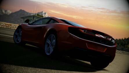 Forza 4 lacks the dynamic lighting and shifting time of day effects of Gran Turismo 5, suggesting that lighting is 'baked in' at the design level, but selected tracks do have different lighting conditions presented as alternative race variations.