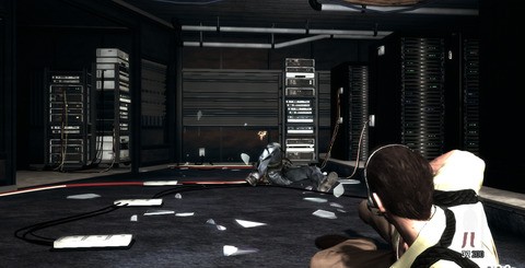 Max Payne 3 is a technical marvel on both consoles, though there are some differences. Here we see how the varying implementations of post process AA impacts the vividness of high contrast details on 360. Meanwhile, the second image shows how some scenic elements, such as water splashes and alpha effects, have been added or removed to benefit performance on PS3.