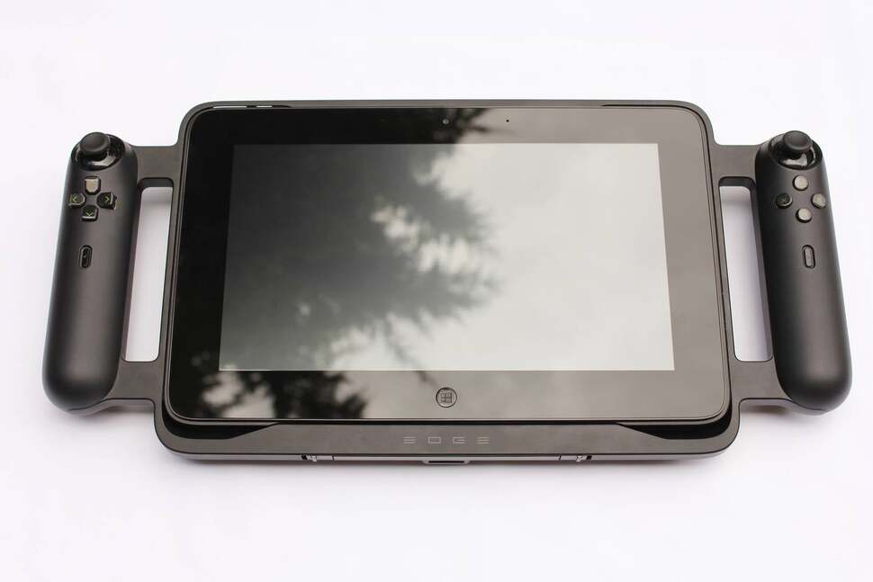 The Edge's gamepad is a highly innovative solution for proper gaming controls on a tablet and works exceptionally well