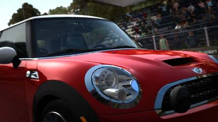 Check out the detailing around the headlight. The replay model (right) appears to be using lower detail 3D models when compared against the intro cameras on the actual gameplay (left). Very curious and it could be a bug in the demo code.