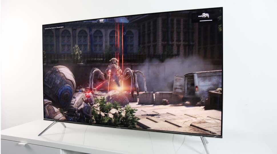 The KS7000 features a sleek minimalist appearance, with a thin bezel and two-piece stand. It’s a very nice looking TV, and the glossy panel helps to impart more depth to images displayed on screen