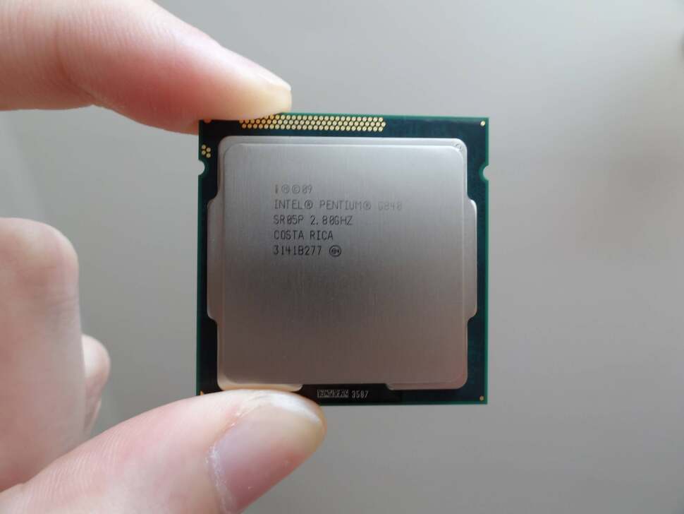 Rounding up our inventory, the Pentium G840 itself. It offers two logical cores, each clocked at 2.8GHz, which is more than enough for most multi-platform titles.