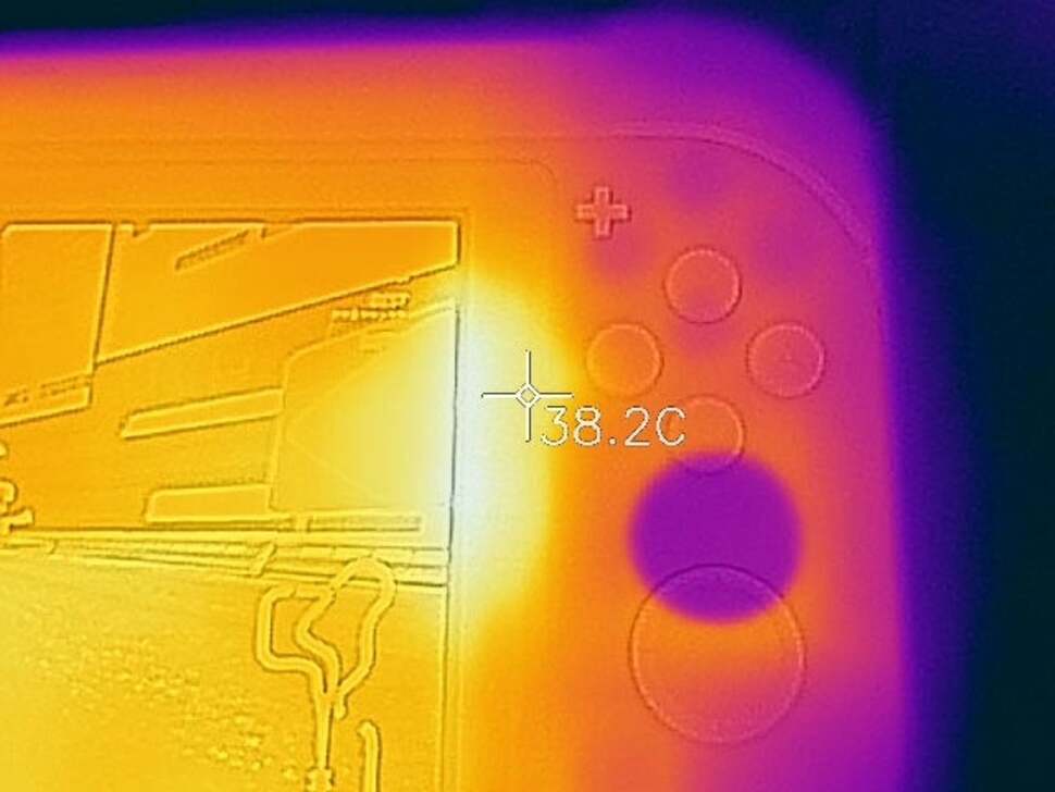 Thermal photography highlights Switch Lite's hot spots after an hour of playing Fast RMX with the battery charging and screen brightness at max