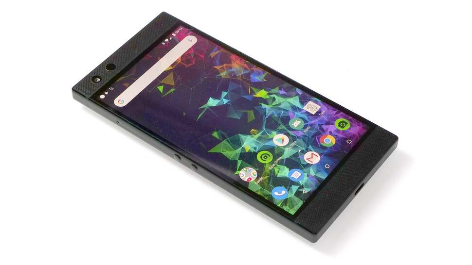 Native screen resolution for the Razer Phone 2 is 2560x1440 - the 16:9 aspect ratio is good for media viewing, less useful for browsing up against the 'taller' screens seen on other flagships
