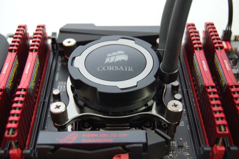 Cooling-wise, we're going for the Corsair H105. It locks on perfectly to the standard backplate