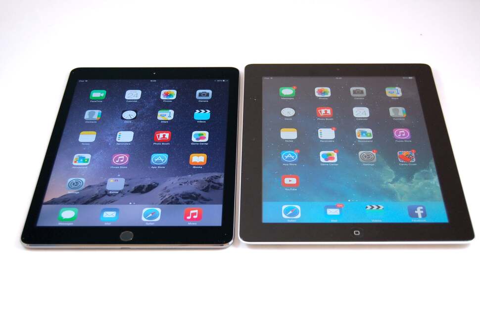 Side-by-side with the iPad 4, featuring the older, pre-Air chassis. Note the much larger bezel and again, the lack of an anti-reflective coat on the older model