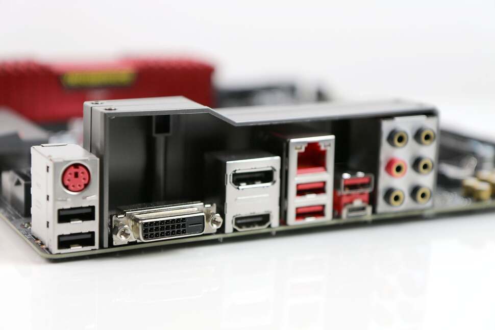 The aim of the MSI Mortar board is to provide top-tier features for those who aren't overclocking. We've got DisplayPort and full USB 3.1 support here in addition to the usual features