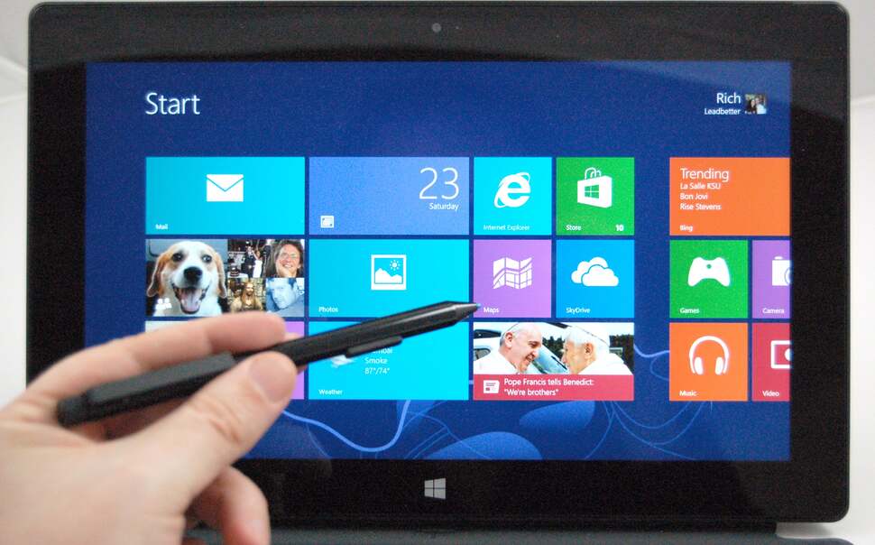 The supplied pen/stylus is rather cool. Surface's screen detects 1024 different levels of pressure, making it rather useful for professional artists. It also helps in desktop mode as touch detection there is really very poor