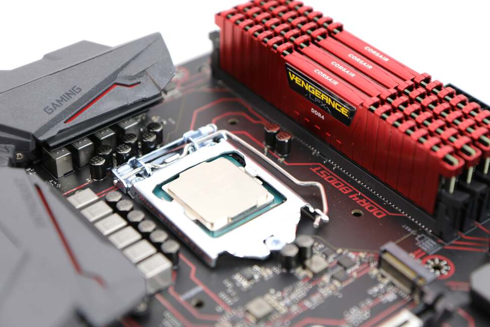 The Core i3 7350K sits snugly in the socket 1151-based MSI Z270 Gaming M3 motherboard