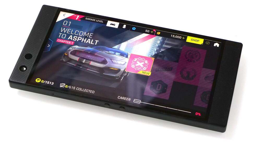 Asphalt 9 Legends runs fine on the Razer Phone 2, but the reality is that the latest iOS devices run this game and others significantly more smoothly