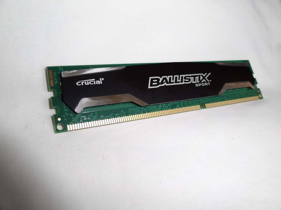 A single block of 4GB 1333MHz DDR3 RAM is enough for the task at hand, though there's an extra DIMM slot on the motherboard for potential future upgrades