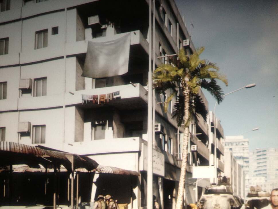 DLP panels produce a high pixel fill level that helps to reduce the screen-door effect when sitting close to images projected onto a large screen. This gives the image a smoother look compared to LCD projectors and large flat panel displays