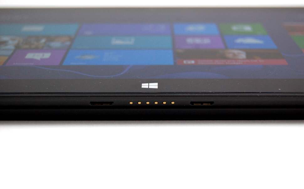 The cover connector is much the same as the Surface RT, although on each side of the standard interface we see further metallic connectors - good for a dock or perhaps a new keyboard with in-built extra battery power