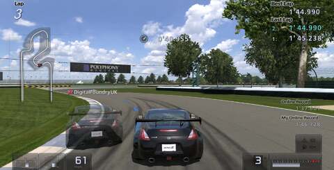 Rendering tech looks mostly unchanged from the GT5 Prologue. Top shots give examples of the 720p mode in action, while the bottom shots showcase the 1080p display.