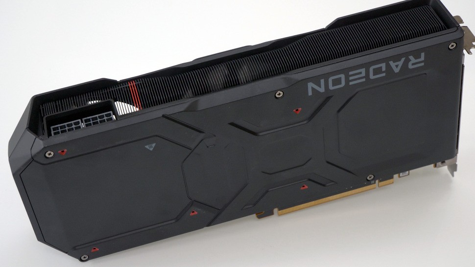 Yes, there's a backplate on both models!