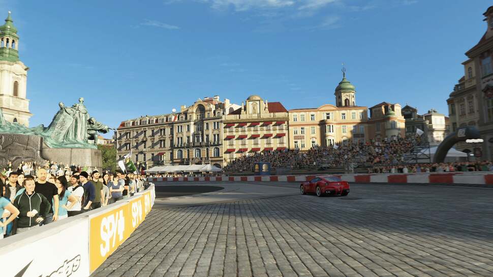 The jaw-dropping quality of vehicle models is at odds with the quality of the some scenery elements. Spectators, for example, appear as copy-pasted sprites that don't sit naturally in the environment