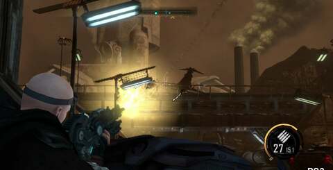 Volition uses a low-resolution alpha buffer for smoke, fire and particle effects, which can amplify jaggies, as seen in the top shots. Below that, there's a comparison of texture detail and anti-aliasing. Typically, 360 looks sharper while edge-smoothing is more pleasingly handled on PS3 via MLAA.