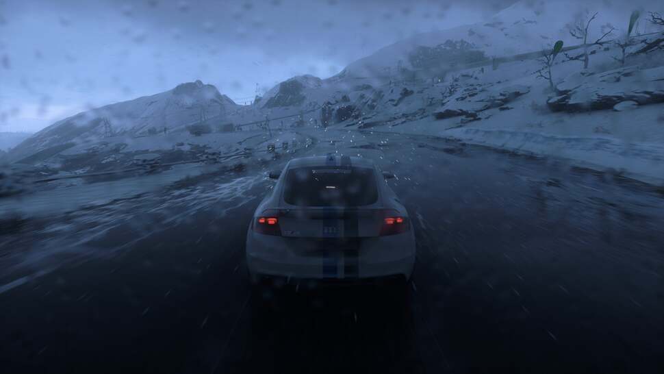 The high quality lighting, when combined with the new weather effects, results in some startlingly realistic scenes. You can also see how the headlamps illuminate the snow directly in front of the car