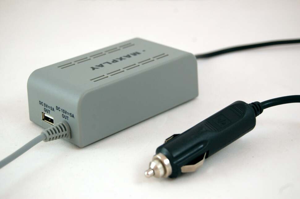 The MaxPlay adaptor itself. It's actually a fair bit smaller than the standard power supply and in addition to the 15v Wii U output, there's a 5v line for charging the GamePad - or your mobile phone