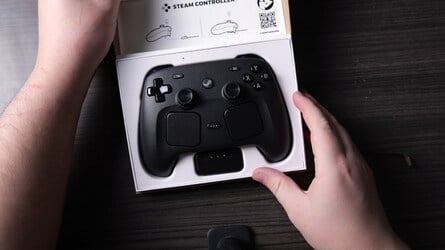 The cardboard packaging includes the controller itself, a USB-A cable and the charger/receiver puck. 