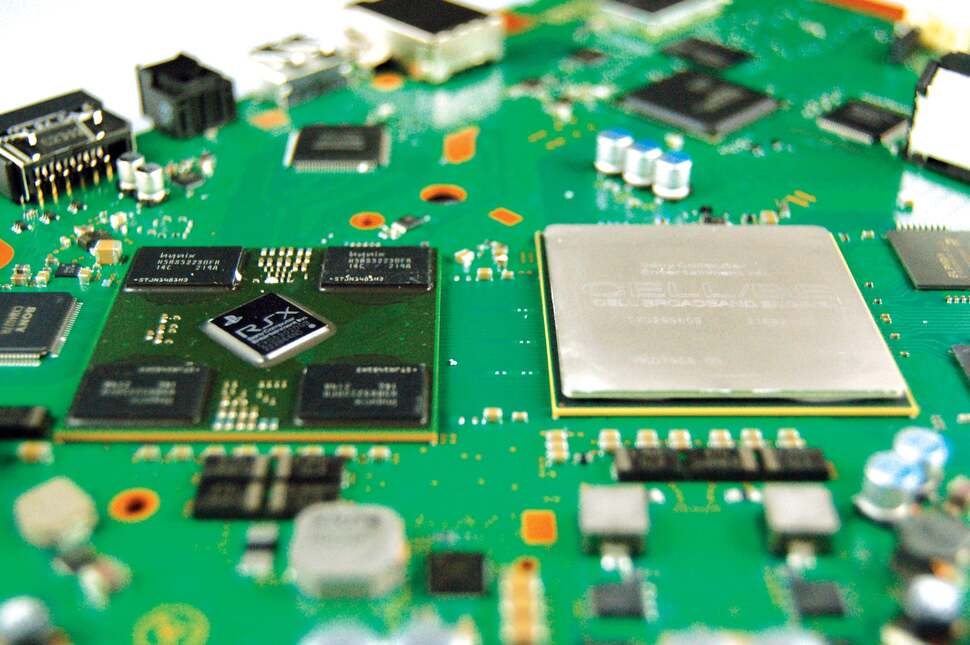 Sony hasn't incorporated RSX and Cell into a single chip yet and there are doubts it ever will. In the new model, Cell is still at 45nm while RSX remains at 40nm