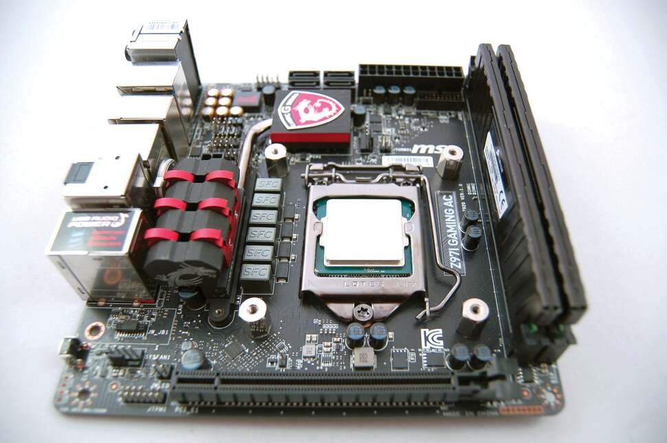 An overview of the board - a single PCIe x16 slot, four SATA-3 6gbps connections, Soundblaster audio and a Killer NIC. We're using Corsair Dominator low profile DDR3 RAM here