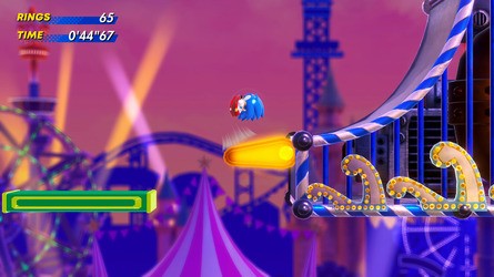 The agony and ecstasy of level mechanics in Superstars - the fog circle from Speed Jungle Act 2 (left) can be annoying, but the Take Press Factory and the Pinball Carnival Zone (right) are plenty of fun.