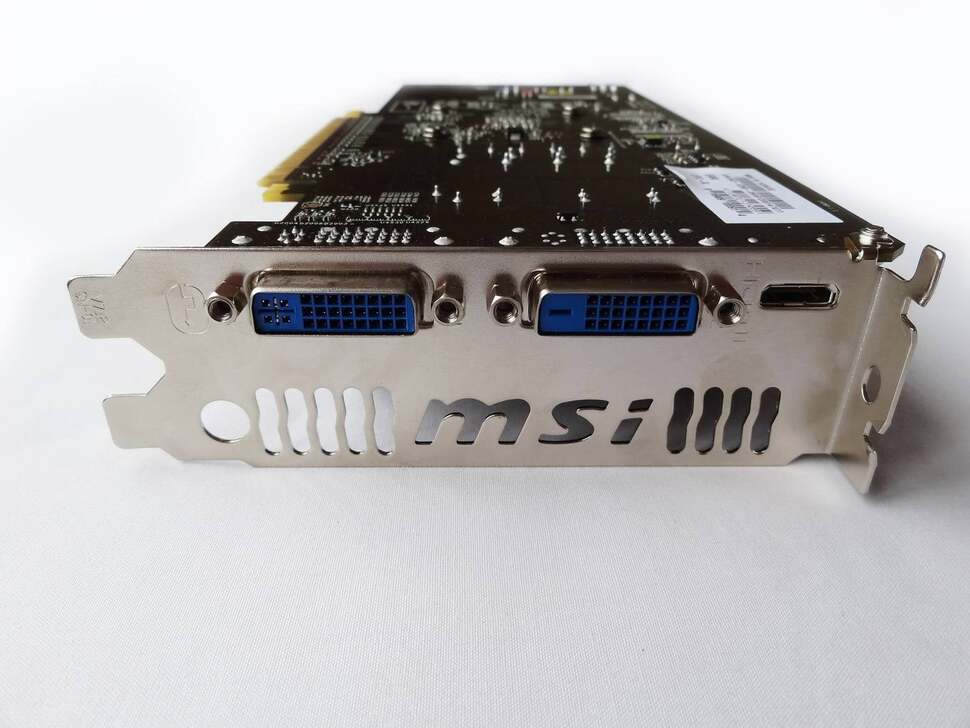 The GTX 650 requires a single 6-pin PCIe connector to juice it, and with a peak draw of 65 watts, it counts as one of the most energy efficient cards in this price bracket. Three digital outputs are available: DVI-D, DVI-I and HDMI 1.4
