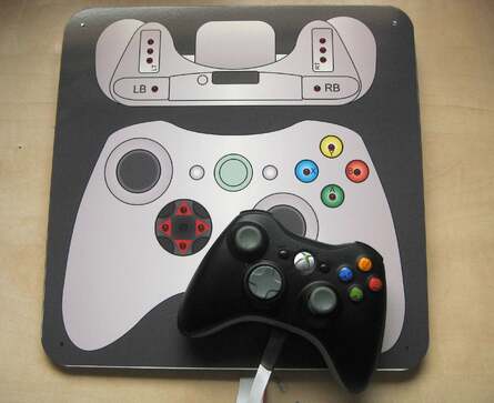 Ben Heck's latency controller monitor in all its glory. The joypad can be disconnected from the board to use as a normal controller. Looking at the back of the board, you can see a bit more of the quality of the workmanship, plus you get Ben's genuine autograph at no extra cost!