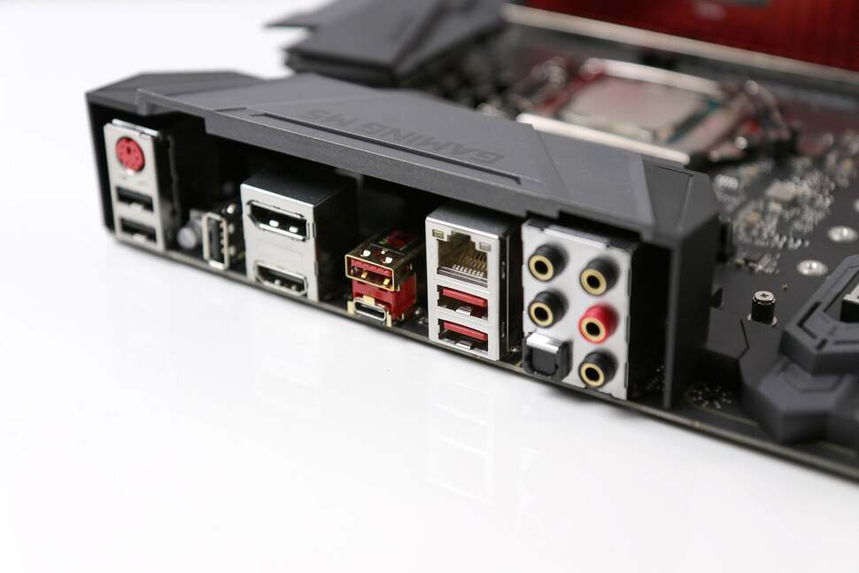 A look at the rear IO offered by the MSI Z270 Gaming M5