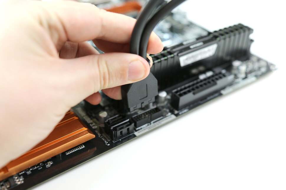 USB connectivity to the internals is a lot more straightforward - just plug it into your motherboard's USB 3.0 hub connector