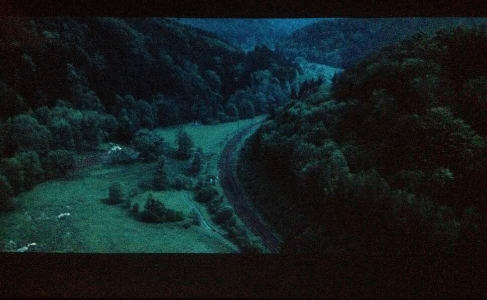 Linear 2.2 gamma tracking and a balanced greyscale provides decent shadow detail and black to grey transitions free of obvious colour tints. Black levels are poor though, appearing more of a milky grey in the best of conditions, while some of the darkest