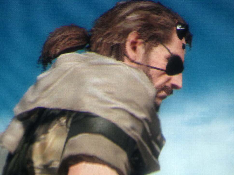 DLP panels produce a high pixel fill level that helps to reduce the screen-door effect when sitting close to images projected onto a large screen. This gives the image a smoother look compared to LCD projectors and large flat panel displays