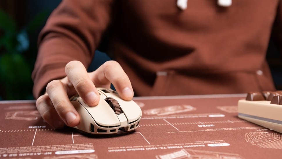 Noctua Put Their Famous Fans in a Pulsar Ultra-Light Mouse to "Combat Sweaty Palms" 2