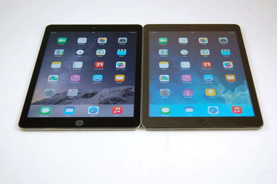 Side-by-side with last year's iPad Air (right). Note the 'yellowing' on the older Air's display. What you're actually seeing is the anti-reflective coat in action on the new model (left)