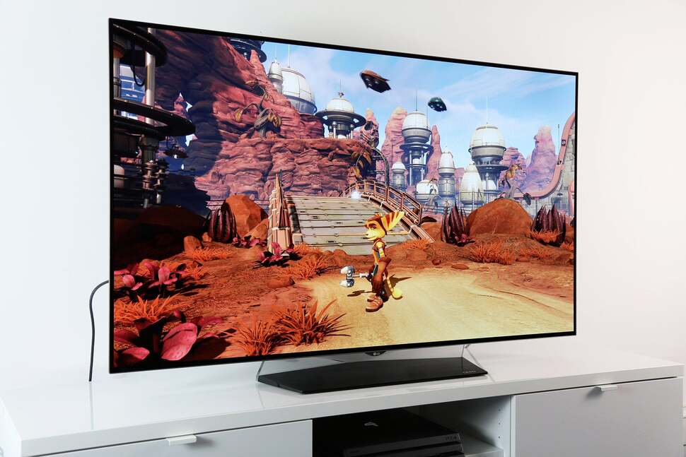 The B6 is a very sleek looking display, boasting a thin minimalist appearance and a centrally mounted stand, which makes it easy to fit on most AV racks and smaller tables