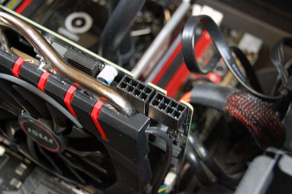 Now we've inserted our replacement card - the GTX 980. You'll note that it has two eight-pin power inputs. Most 980s have two six-pin inputs. This MSI card goes for extra power delivery in order to improve your overclocking performance