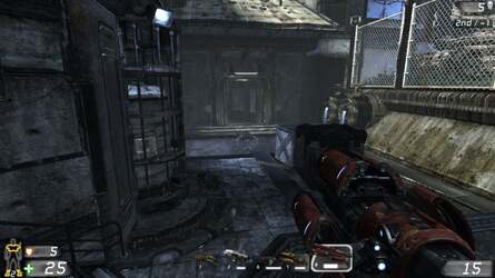 Website PC Perspective carried out its own analysis of the OnLive beta and posted a few screenshots. These two are the most interesting: on the left, a static scene shows how detail is retained in favourable encoding conditions. On the right, intense action causes video quality to take a substantial hit.