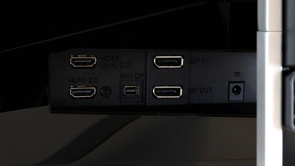 The XR341CK has the edge in terms of inputs with mini-DisplayPort, two HDMIs and DisplayPort daisy-chaining