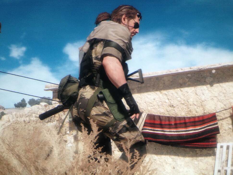 DLP panels produce a high pixel fill level that helps to reduce the screen-door effect when sitting close to images projected onto a large screen. This gives the image a smoother look compared to LCD projectors and large flat panel displays