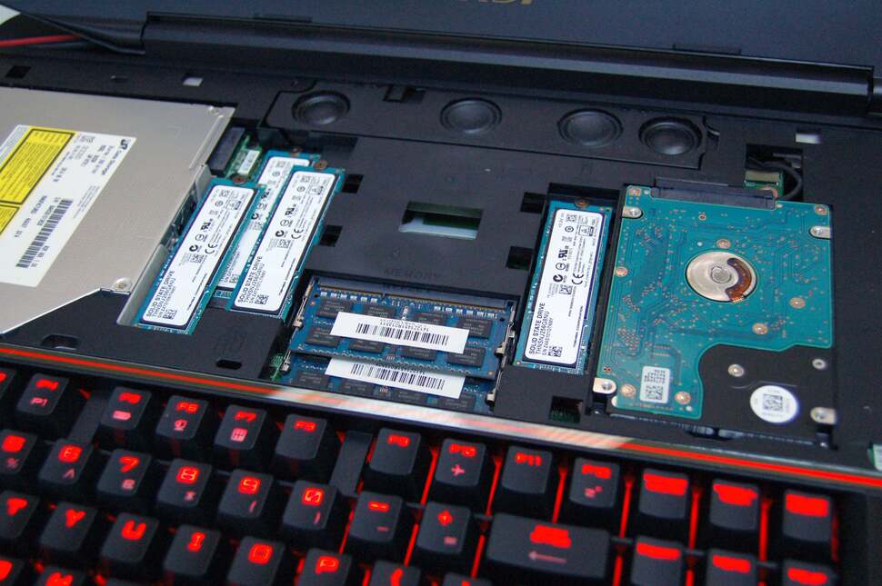 Two screws on the bottom can be removed, allowing you to slide off the 'roof' of the GT80 Titan. Here you can see the quad SSD set-up, two modules of RAM, the optical drive to the left and the 1TB laptop drive to the right