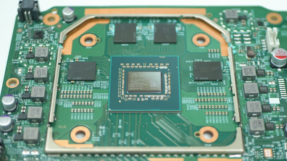 Underneath the copper, there's 8GB of GDDR6 delivered via four 2GB modules