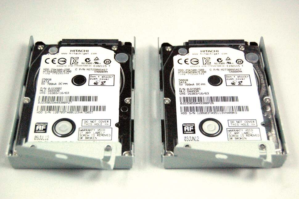 On the left we have the official 250GB upgrade, a Hitachi Z5K500-250. It's almost certainly the same drive as used in the US 250GB PS3 SKU. On the right the Hitachi Z5K500-500, as found in the 500GB PS3. These are our other test subjects